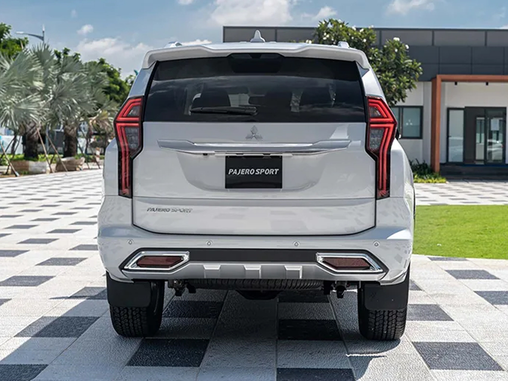 duoi-xe-mitsubishi-pajero-sports-2021-duoc-tinh-chinh-nhieu-chi-tiet-nho-hien-dai