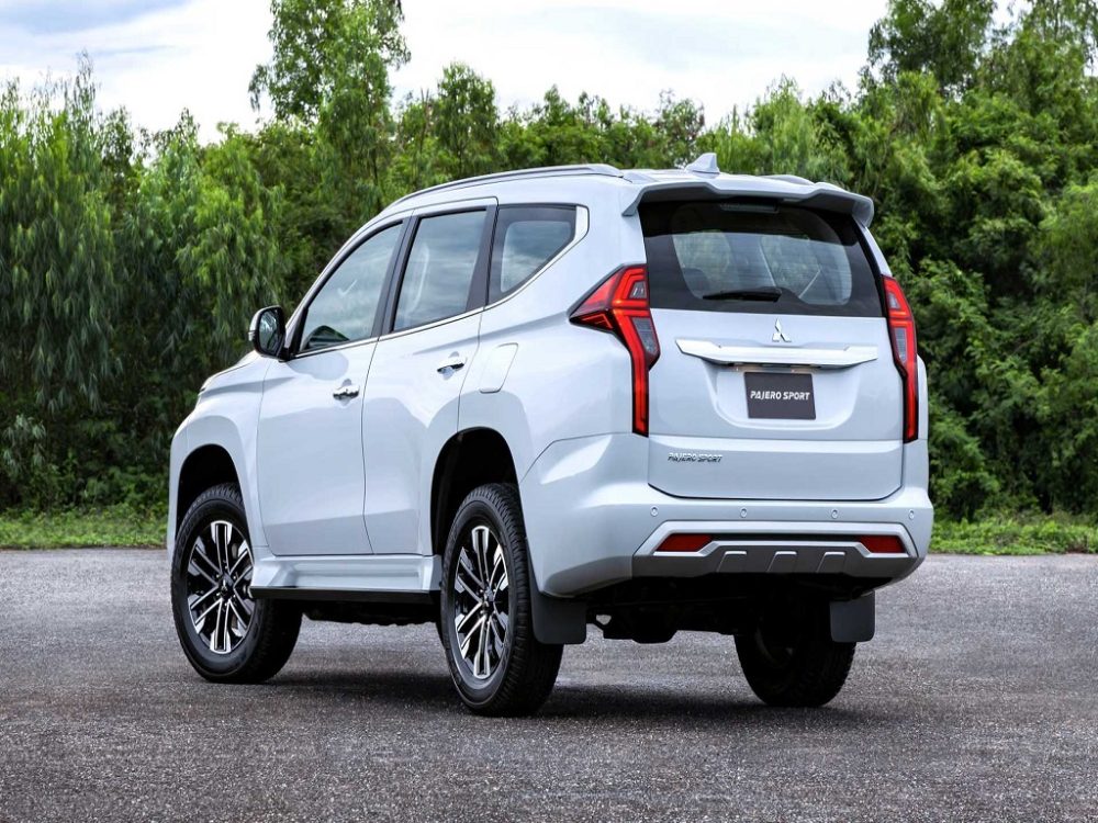 Nổi bật nhất ở phần đuôi xe Mitsubishi Pajero 2020 phải kể đến đó là cụm đèn hậu LED Nổi bật nhất ở phần đuôi xe Mitsubishi Pajero 2020 GLS phải kể đến đó là cụm đèn hậu LED
