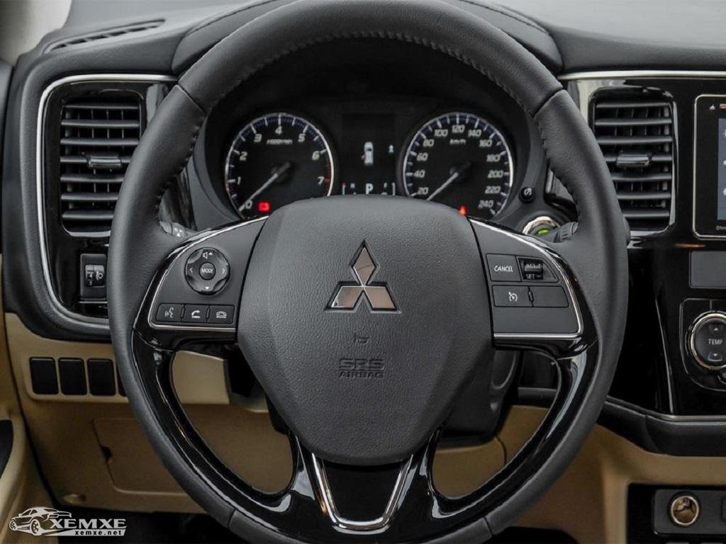 Vô lăng chiếc Mitsubishi Outlander 2021 được trang bị thêm trợ lực lái điện Vô lăng chiếc Mitsubishi Outlander 2021 được trang bị thêm trợ lực lái điện