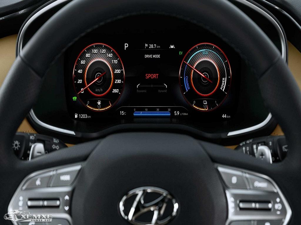 Hyundai Thành Công đều trang bị 1 màn hình trung tâm kích thước 8 inch hỗ trợ kết nối Apple CarPlay
