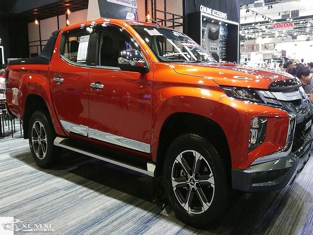 Thân xe Mitsubishi Triton 2020 cũng vô cùng mạnh mẽ và cứng cáp với bánh trước gân guốc