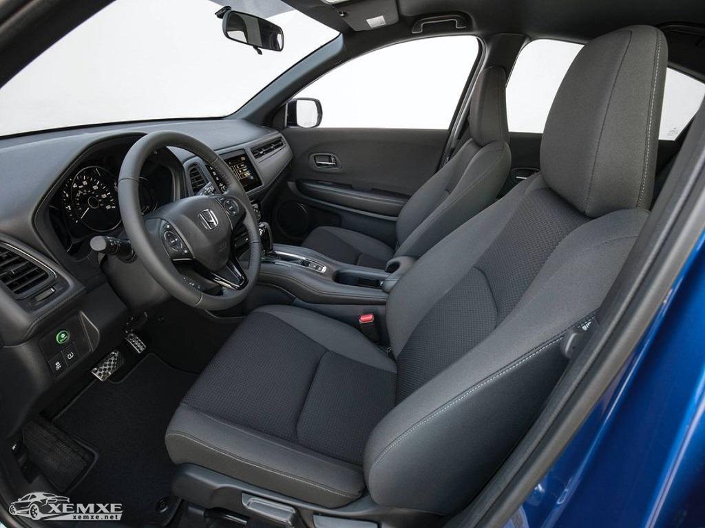Với vẻ ngoài có vẻ nhỏ gọn nhiều người có lẽ sẽ nghĩ khoang Cabin của Honda HR-V 2020 khá chật.