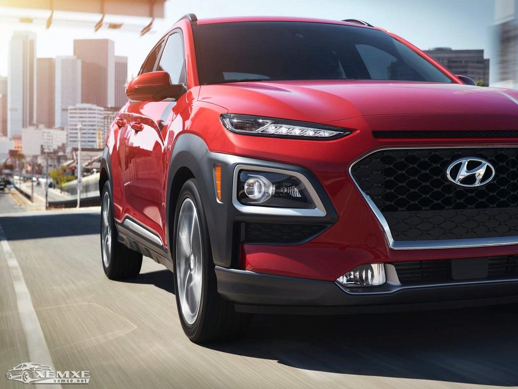 Rõ ràng, để lật đổ vị thế độc tôn của Ford EcoSport, Hyundai Kona đã trang bị rất nhiều tiện nghi hiện đại, hấp dẫn.
